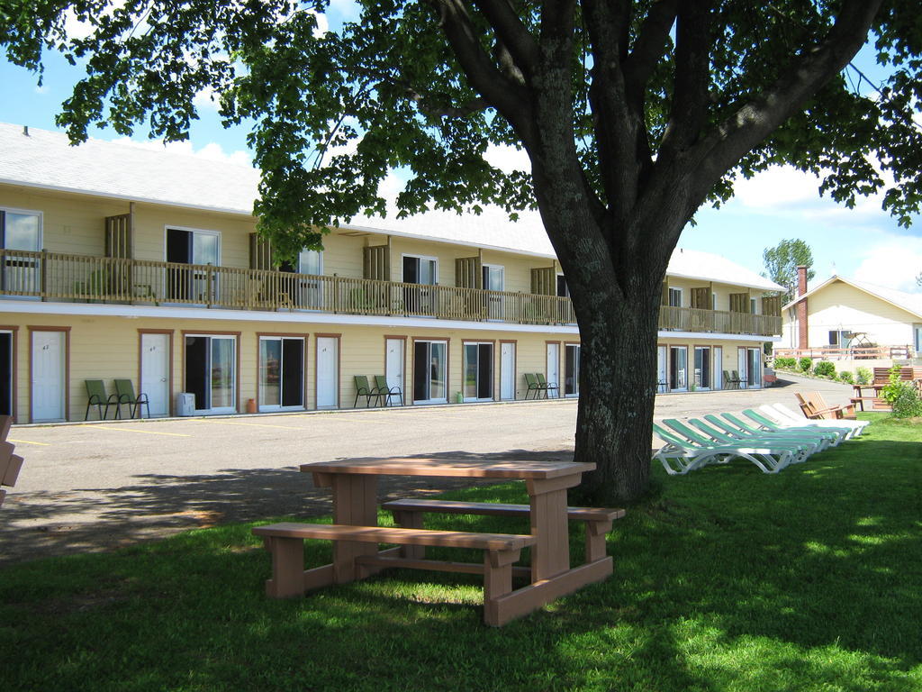Motel Carleton Sur Mer Exteriör bild