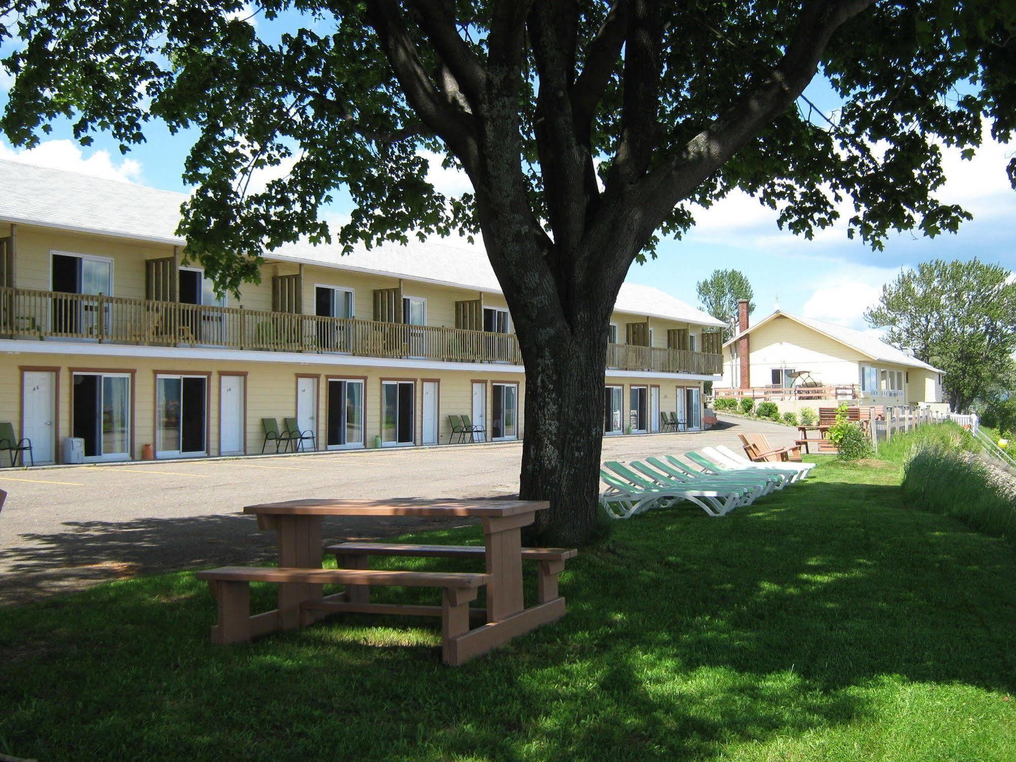 Motel Carleton Sur Mer Exteriör bild